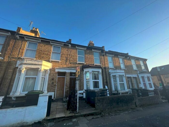 1 Bedroom Flat To Rent In Palace Road, Bounds Green, London, N11