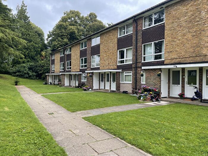 2 Bedroom Maisonette To Rent In Cotswold Court, Horsham, RH13