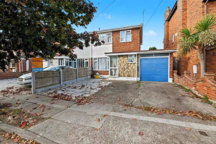 3 Bedroom Semi-Detached House For Sale In Southwick Road, Canvey Island, SS8