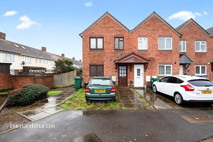 2 Bedroom End Terrace House For Sale In Rose Gardens, Stanwell, Staines-Upon-Thames, TW19