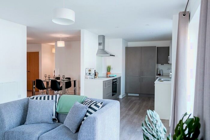 1 Bedroom Flat To Rent In Holmbush Mews, RH12