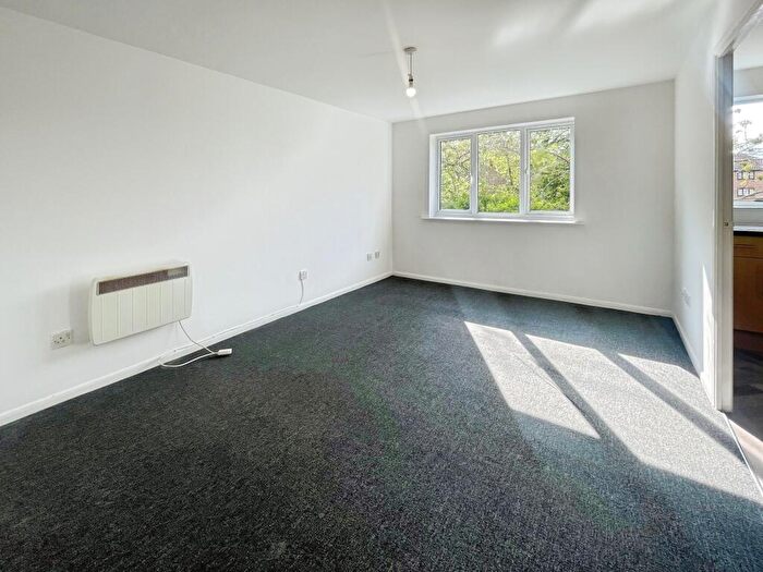 1 Bedroom Flat To Rent In Linnet Way, Purfleet, RM19