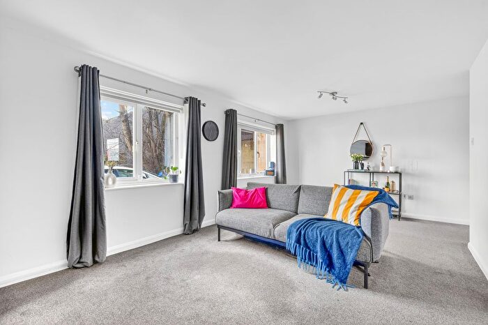 1 Bedroom Flat For Sale In Wellington Road, London, SW19