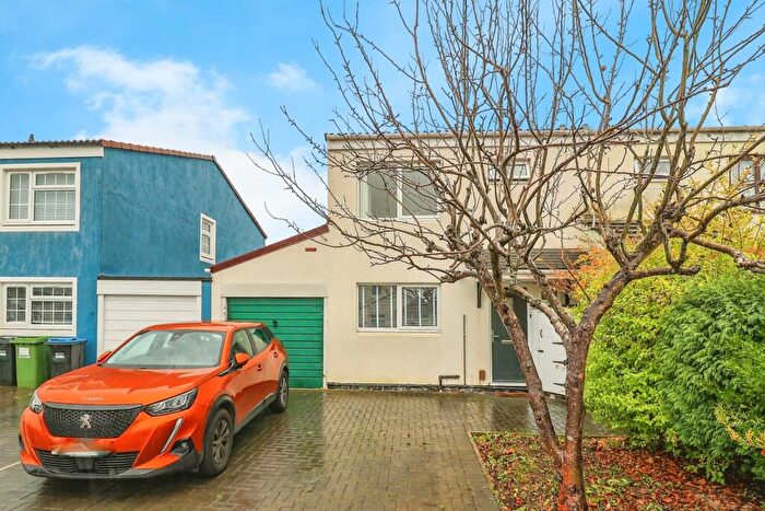 4 Bedroom Semi Detached House For Sale In Thane Court, Stantonbury, Milton Keynes, MK14