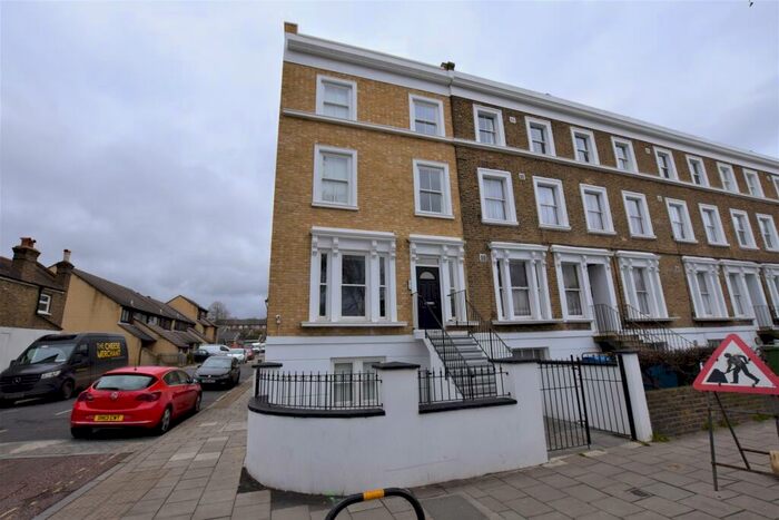 3 Bedroom Flat To Rent In Nunhead Green, Peckham, SE15