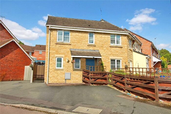 3 Bedroom End Terrace House For Sale In Waggoner Close, Swindon, Wiltshire, SN25