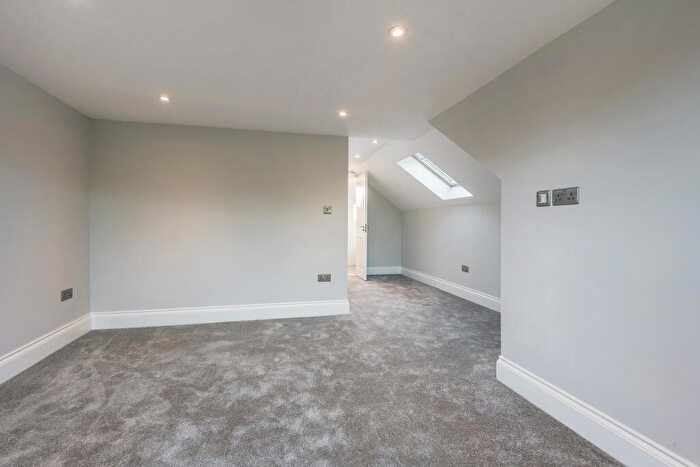 5 Bedroom House To Rent In North Chingford, E4