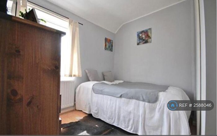 2 Bedroom End Of Terrace House To Rent In Ballamore Road, London, BR1