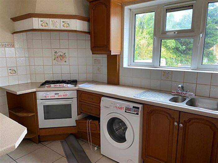 3 Bedroom End Of Terrace House For Sale In Shortfield Court, Barnsley, S71