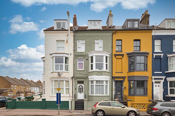 1 Bedroom Flat For Sale In Grange Road, Ramsgate, Kent, CT11