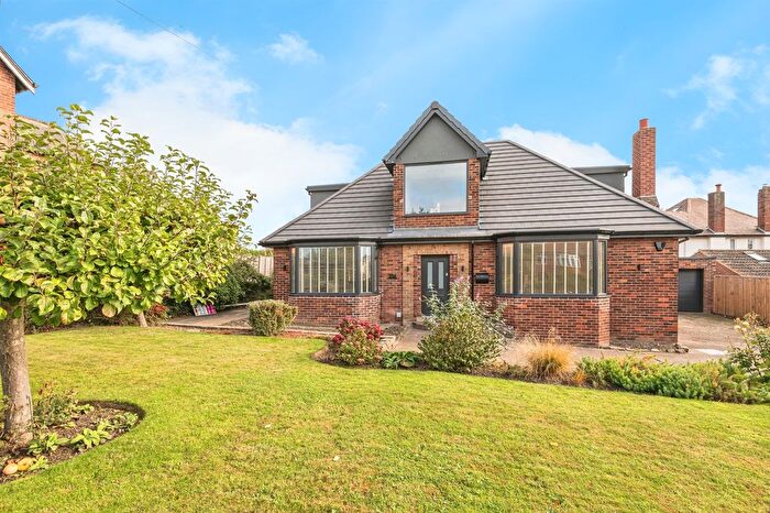3 Bedroom Detached House For Sale In Bradford Road, Wakefield, WF1