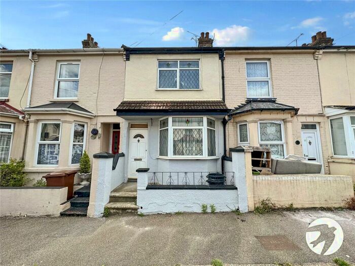 3 Bedroom Terraced House To Rent In Hamilton Road, Gillingham, Kent, ME7
