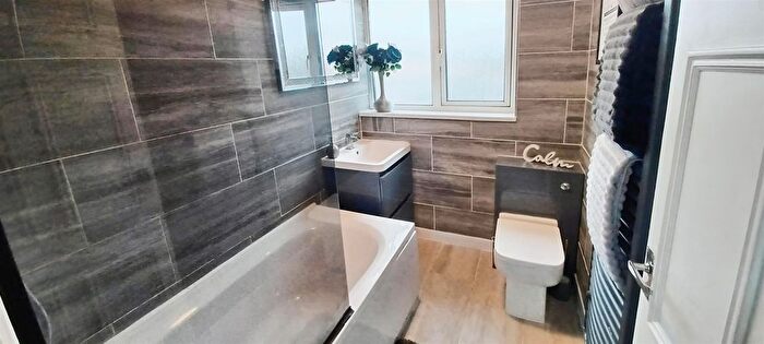 2 Bedroom End Of Terrace House For Sale In St. Pauls Close, Rochester, ME2