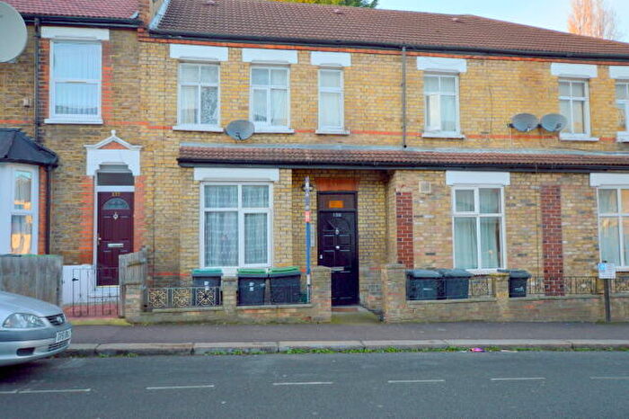 Apartment To Rent In Greyhound Road, Tottenham, London, N17