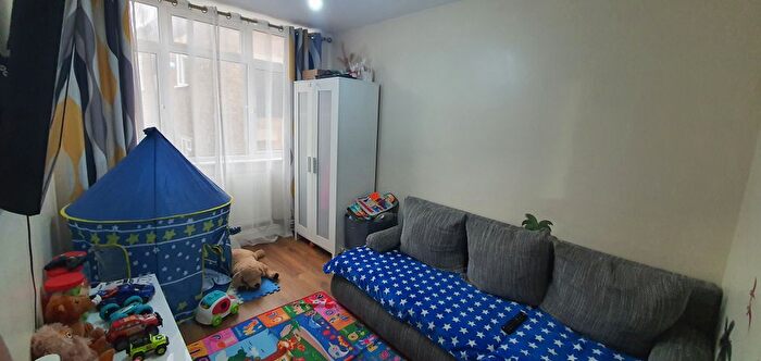 2 Bedroom Flat To Rent In Clements Road, Ilford, IG1