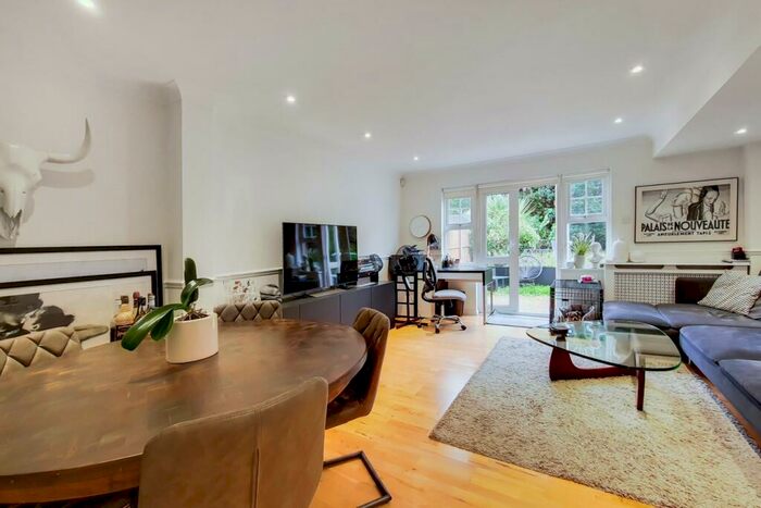 3 Bedroom House To Rent In Colenso Drive, Mill HIll, London, NW7