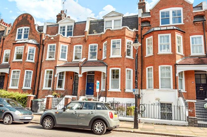 2 Bedroom Flat To Rent In Hillside Gardens, Highgate, London, N6