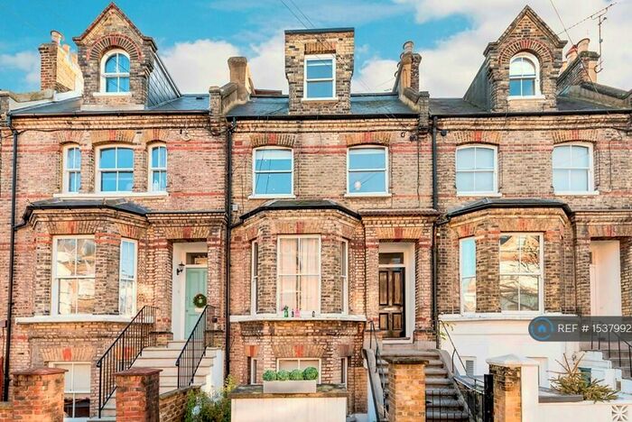 3 Bedroom Flat To Rent In Oberstein Road, London, SW11