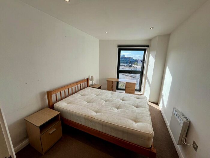 2 Bedroom Apartment To Rent In One Brewery Wharf, Leeds, LS10