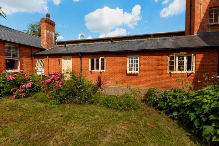 2 Bedroom Flat To Rent In Warminster Road, Wilton, Salisbury, SP2