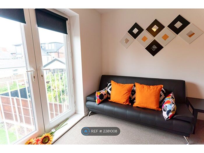 2 Bedroom Flat To Rent In Off Carlyle Road, Nottingham, NG2