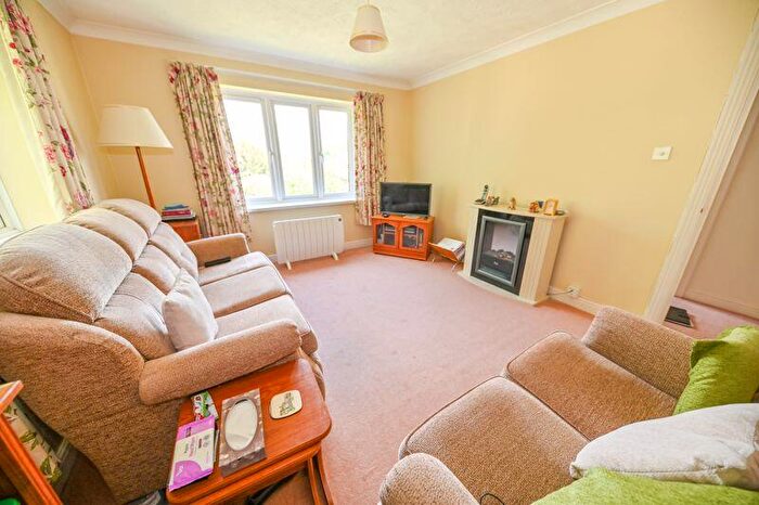 2 Bedroom Retirement Property For Sale In Havant Road, Horndean, PO8