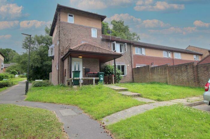 2 Bedroom Maisonette To Rent In Longhurst Road, Crawley, RH11