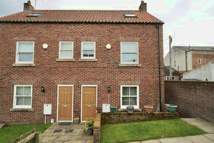 2 Bedroom Terraced House To Rent In Barnetts Yard, Market Place, Thirsk, YO7
