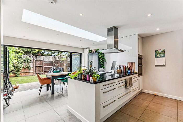 4 Bedroom Property To Rent In Hatfield Road, London, W4
