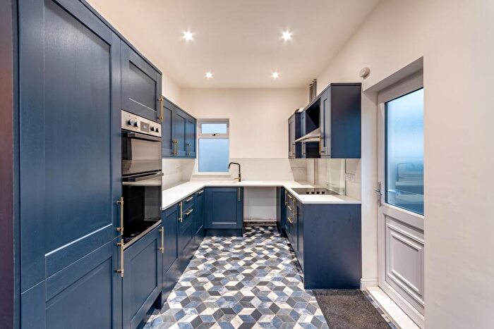 3 Bedroom Detached Bungalow For Sale In Ashby Road, Scunthorpe, DN16