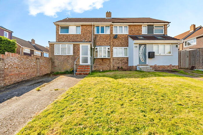 3 Bedroom Semi-Detached House For Sale In Ravenscroft Close, Bursledon, Southampton, SO31