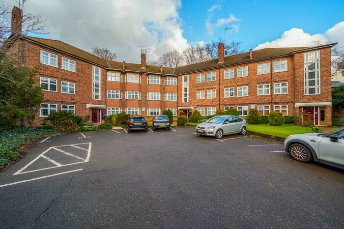 2 Bedroom Apartment To Rent In East End Road, London, N3