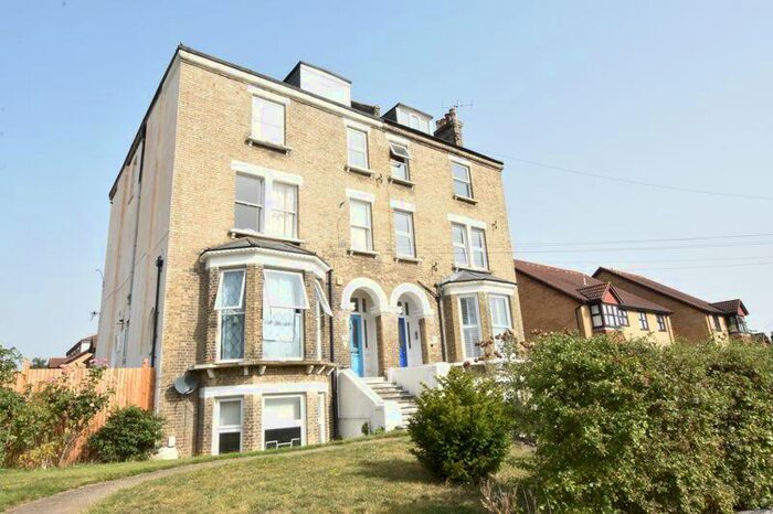 3 Bedroom Flat To Rent In Warham Road, South Croydon, CR2