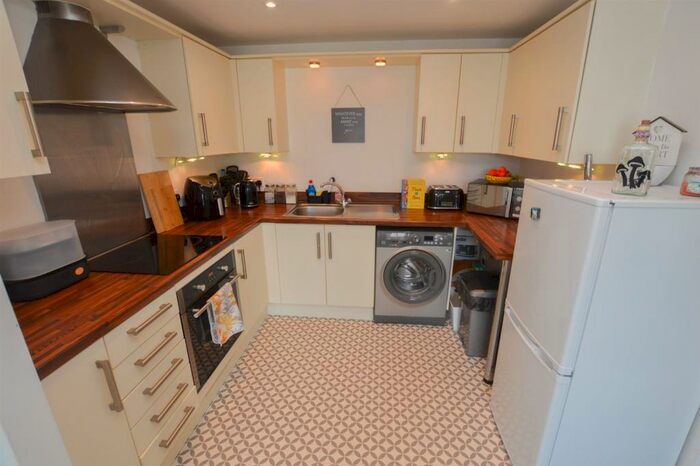 2 Bedroom Flat To Rent In Susans Road, Eastbourne, BN21