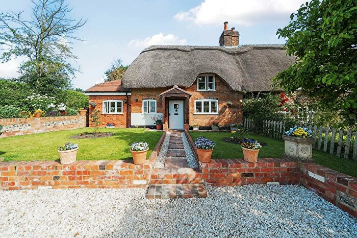 3 Bedroom End Of Terrace House For Sale In Boxford, Berkshire, RG20