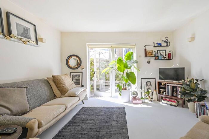 3 Bedroom Property To Rent In Ruston Street, Bow, London, E3