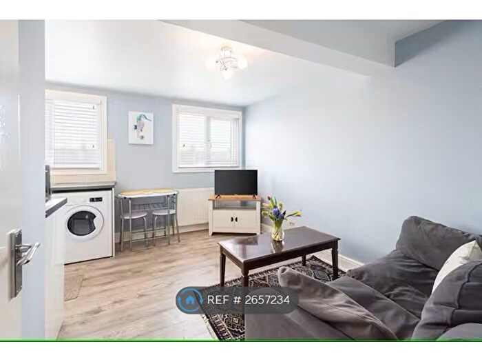 1 Bedroom Flat To Rent In Trafalgar Square, Scarborough, YO12