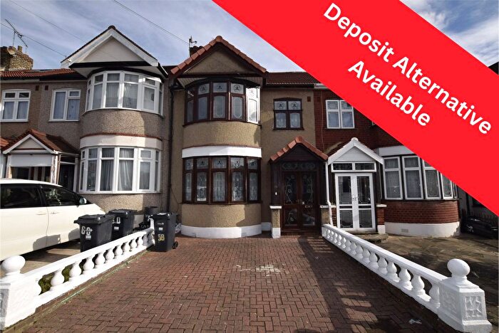 4 Bedroom Terraced House To Rent In Blackbush Avenue, Romford, RM6