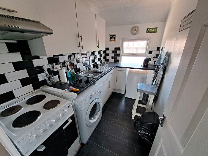 1 Bedroom Flat For Sale In Church Street, Old Town, Eastbourne, BN21