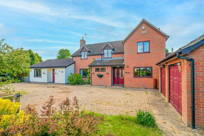 4 Bedroom Detached House For Sale In The Green, Ashbocking, Ipswich, IP6
