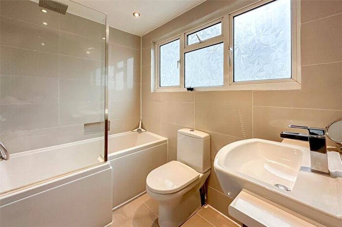 4 Bedroom Detached House For Sale In Oakway, Studham, LU6