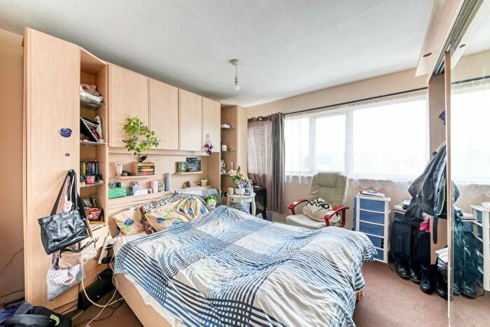 1 Bedroom Flat For Sale In Illingworth Close, Mitcham, CR4