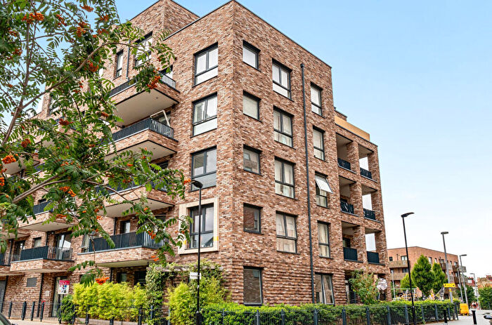 3 Bedroom Apartment For Sale In Troubridge Square, London, E17