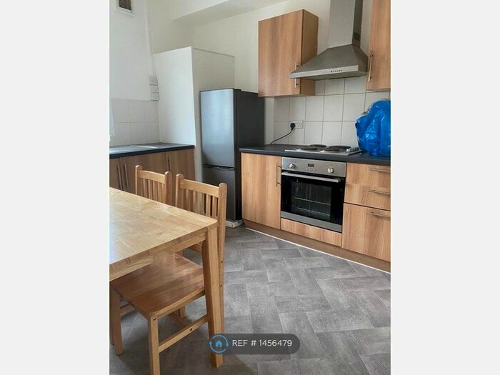 2 Bedroom Flat To Rent In Green Lanes, London, N16