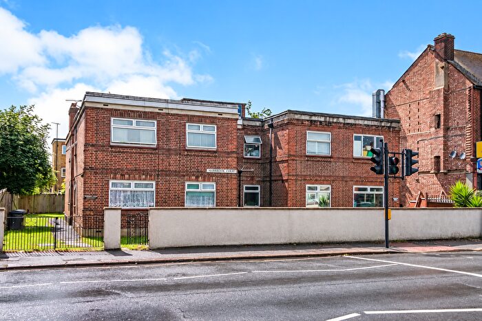 2 Bedroom Flat To Rent In Cambridge Road, Kingston Upon Thames, KT1