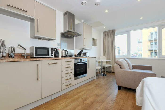 1 Bedroom Flat To Rent In Limeview Apartments, London, E14