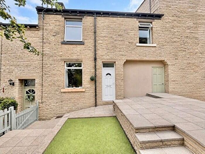 2 Bedroom House To Rent In Thorn Lee, Luddenden, HX2