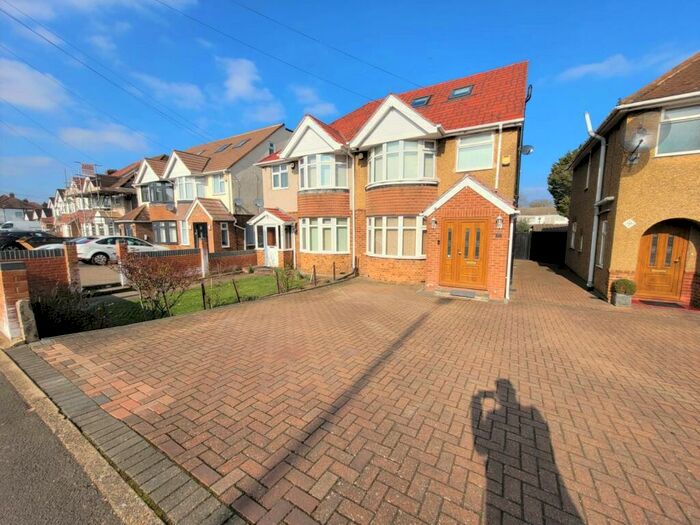 4 Bedroom House To Rent In Shaggy Calf Lane, Slough, SL2
