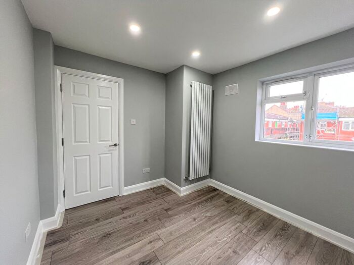 2 Bedroom Flat To Rent In Albert Road, South Norwood, SE25