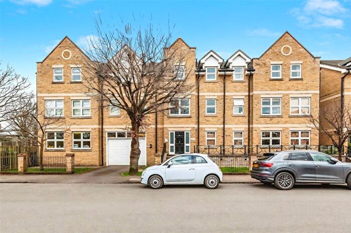 1 Bedroom Flat To Rent In Leacroft, Staines-Upon-Thames, Surrey, TW18